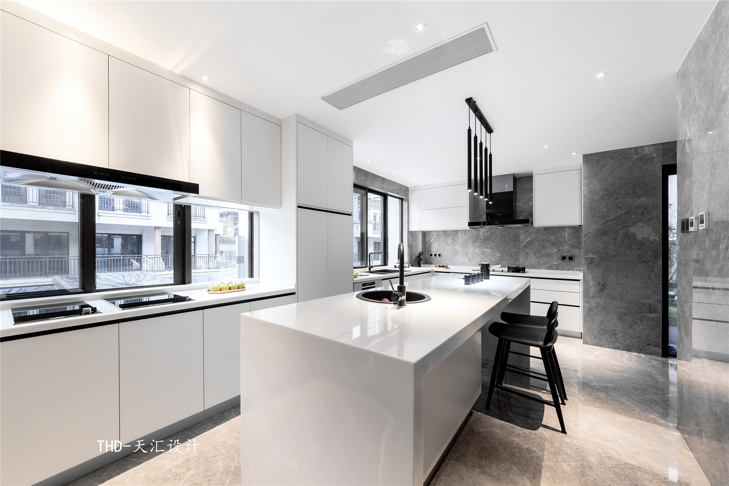 现代极简风格厨房的专业设计——以天汇设计游小华别墅为例